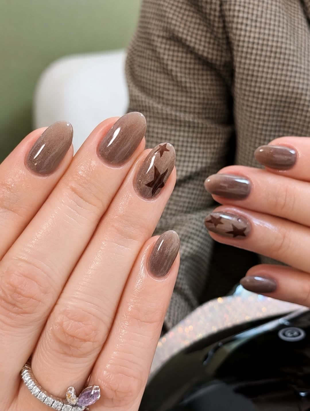 Diseño con estrella de uñas a domicilio